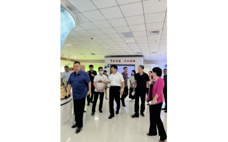 唐山市政協(xié)副主席、黨組成員董學(xué)忠一行來我公司調(diào)研視察