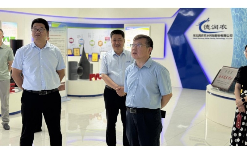 萬衛(wèi)東一行赴潤農(nóng)節(jié)水調(diào)研